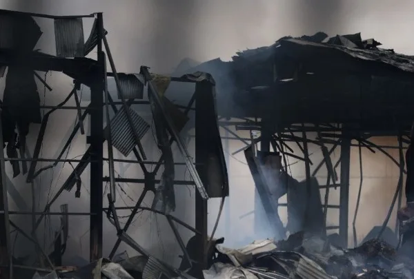 Πολύνεκρο δυστύχημα στη Βιολάντα: Σφραγισμένο το εργοστάσιο, στο μικροσκόπιο άδειες, δεξαμενές και ανιχνευτές αερίων