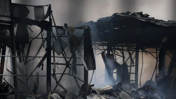 Πολύνεκρο δυστύχημα στη Βιολάντα: Σφραγισμένο το εργοστάσιο, στο μικροσκόπιο άδειες, δεξαμενές και ανιχνευτές αερίων