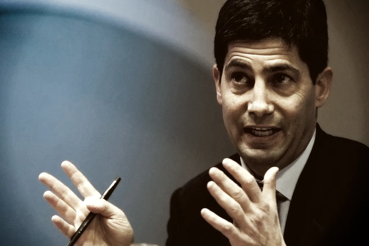 Κέβιν Γουόρς για τη Fed: το τέλος της εποχής Πάουελ και η αρχή…