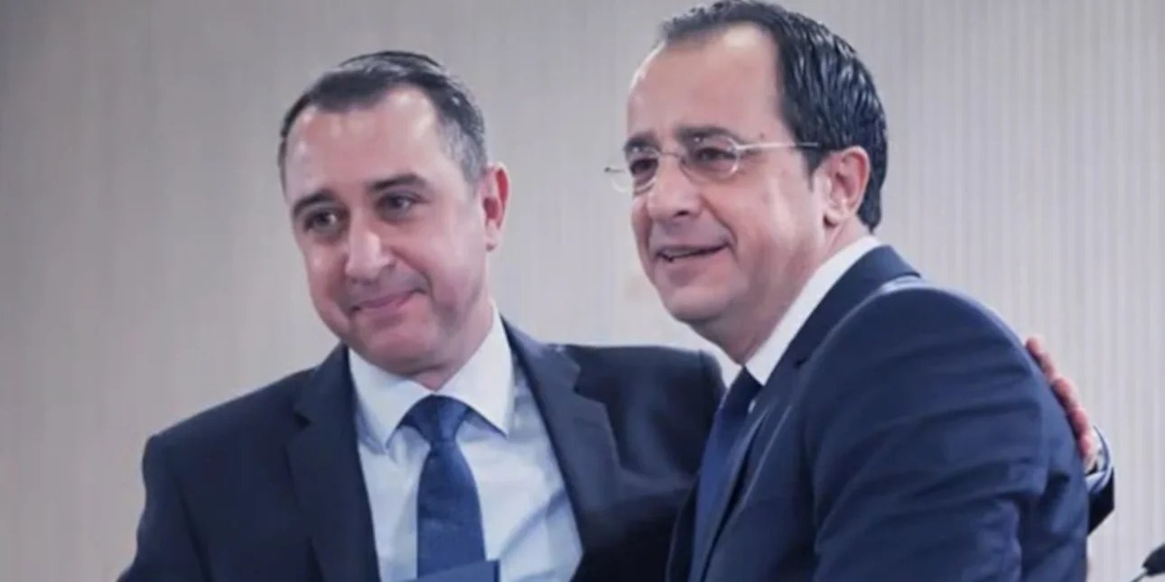 Η Κύπρος σε κρίση- Παραιτήθηκε στενός συνεργάτης Χριστοδουλίδη για το βίντεο με τις “μίζες” και η Πρώτη Κυρία