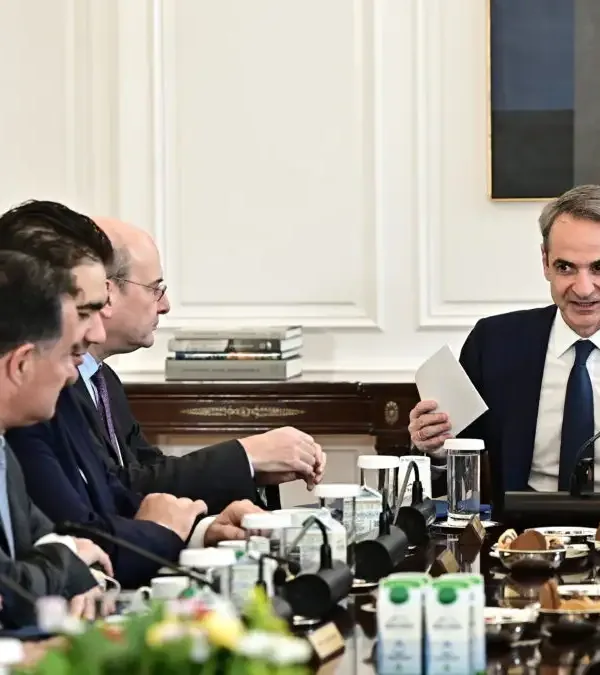 Πρόθυμοι και απρόθυμοι υπουργοί και η “αιχμή” Δένδια