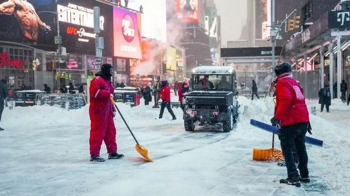 Φονική χιονοθύελλα παραλύει τις ΗΠΑ με νεκρούς, εκτεταμένα μπλακάουτ και χιλιάδες ακυρώσεις πτήσεων