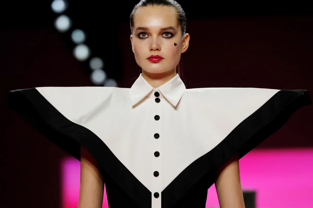 Christian Siriano Φθινόπωρο/Χειμώνας 2026: Σουρεαλιστική απόδραση στην Εβδομάδα Μόδας της Νέας Υόρκης