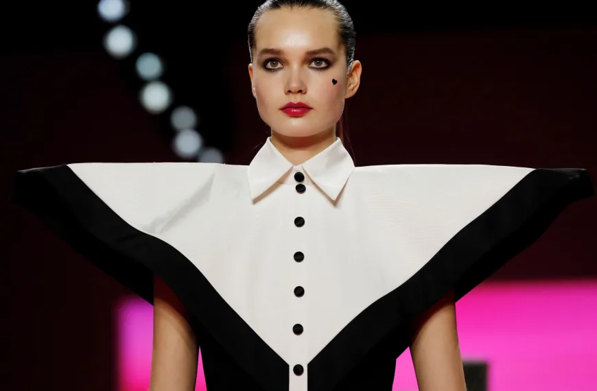 Christian Siriano Φθινόπωρο/Χειμώνας 2026: Σουρεαλιστική απόδραση στην Εβδομάδα Μόδας της Νέας Υόρκης