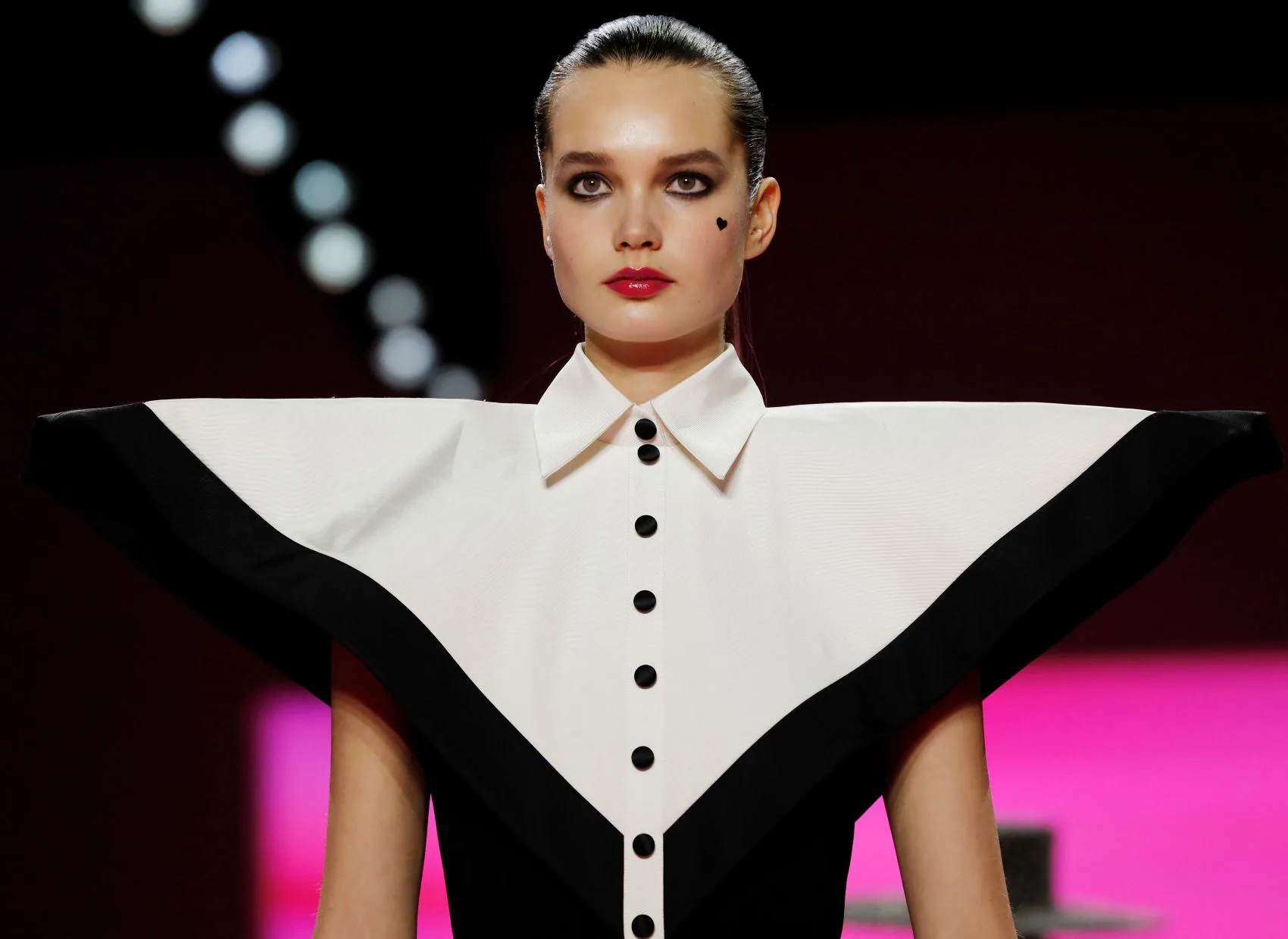 Christian Siriano Φθινόπωρο/Χειμώνας 2026: Σουρεαλιστική απόδραση στην Εβδομάδα Μόδας της Νέας Υόρκης