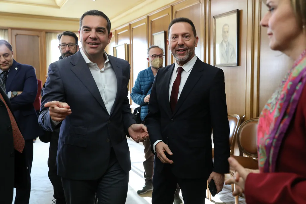 Ο Στουρνάρας έριξε το γάντι και ο Τσίπρας το σηκώνει- Απάντηση του πρώην πρωθυπουργού στη συνέντευξη του διοικητή της ΤτΕ στην “Ομάδα Αλήθειας”