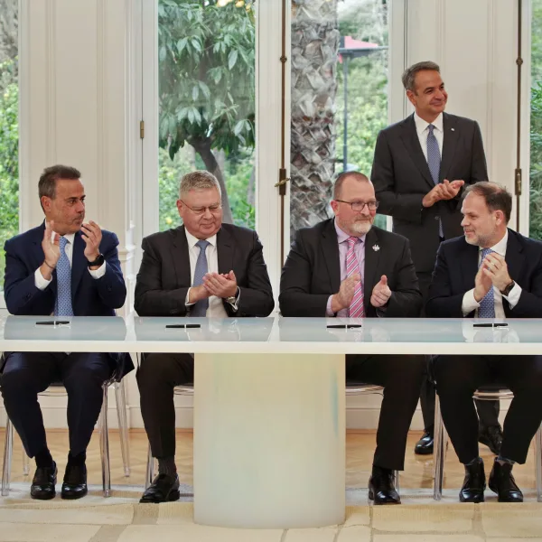 ELLENiQ ENERGY Holdings A.E.: Νέο κεφάλαιο στις έρευνες υδρογονανθράκων με την υπογραφή συμβάσεων σε Κρήτη&hellip;