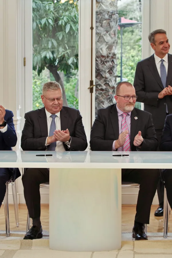 ELLENiQ ENERGY Holdings A.E.: Νέο κεφάλαιο στις έρευνες υδρογονανθράκων με την υπογραφή συμβάσεων σε Κρήτη και Πελοπόννησο