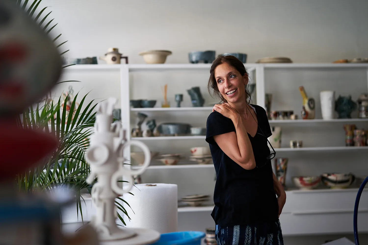 «WHERE I COME FROM»: Η Λεώνη Γιαγδζόγλου επιστρέφει στην αρχέγονη πηγή της φαντασίας