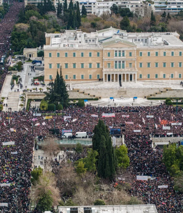 Τέμπη: Τρία χρόνια μετά, η χώρα ξανά στους δρόμους με αίτημα «Δικαιοσύνη μέχρι τέλους»