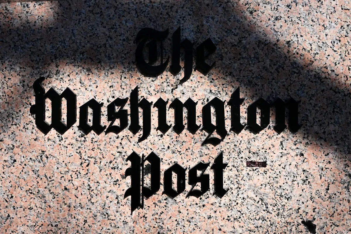 Όταν «η δημοκρατία πεθαίνει στο σκοτάδι»: Οι μαζικές απολύσεις στη Washington Post, ο Τζεφ Μπέζος και οι φόβοι για την αντοχή της αμερικανικής δημοκρατίας