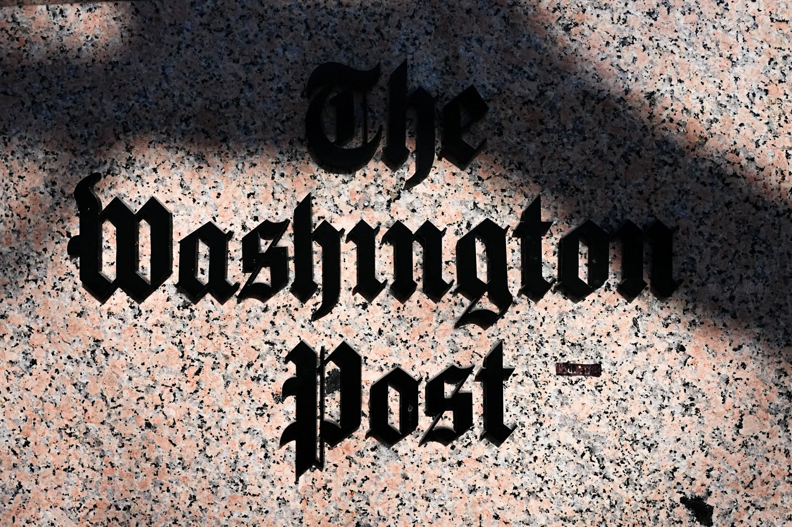 Μαζικές απολύσεις στην Washington Post: Κλείνουν γραφεία στο εξωτερικό και περικόπτονται εκατοντάδες θέσεις