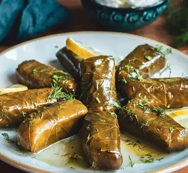 Ντολμάς: Το ταξίδι ενός εδέσματος από τα παλάτια της Οθωμανικής Αυτοκρατορίας στα γιορτινά τραπέζια όλου του κόσμου