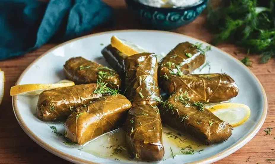 Ντολμάς: Το ταξίδι ενός εδέσματος από τα παλάτια της Οθωμανικής Αυτοκρατορίας στα γιορτινά τραπέζια όλου του κόσμου