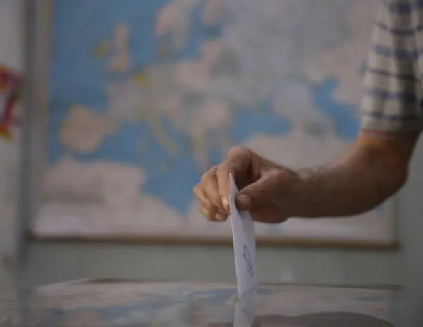 Δημοσκόπηση Interview: Καθαρό προβάδισμα της Νέας Δημοκρατίας, ισχυρός ο Μητσοτάκης