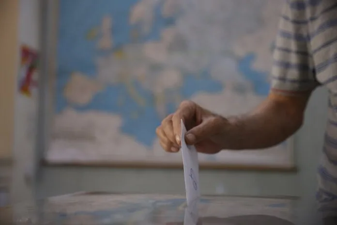 Δημοσκόπηση Interview: Καθαρό προβάδισμα της Νέας Δημοκρατίας, ισχυρός ο Μητσοτάκης