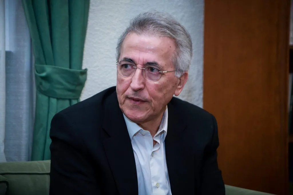 Πού οφείλονται οι “χαμηλές πτήσεις” (αντίδρασης) του ΠΑΣΟΚ για Παναγόπουλο και η (σχετική) αμηχανία της Ν.Δ- Φοβάται ο Γιάννης το θεριό και τούμπαλιν…