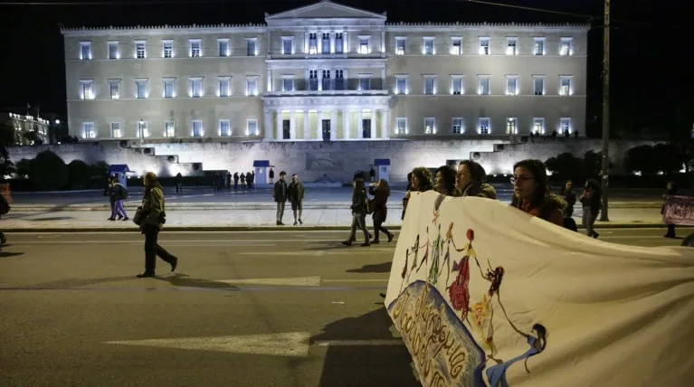 Διαμαρτυρία γυναικείων οργανώσεων για τον Ημιμαραθώνιο στις 8 Μαρτίου