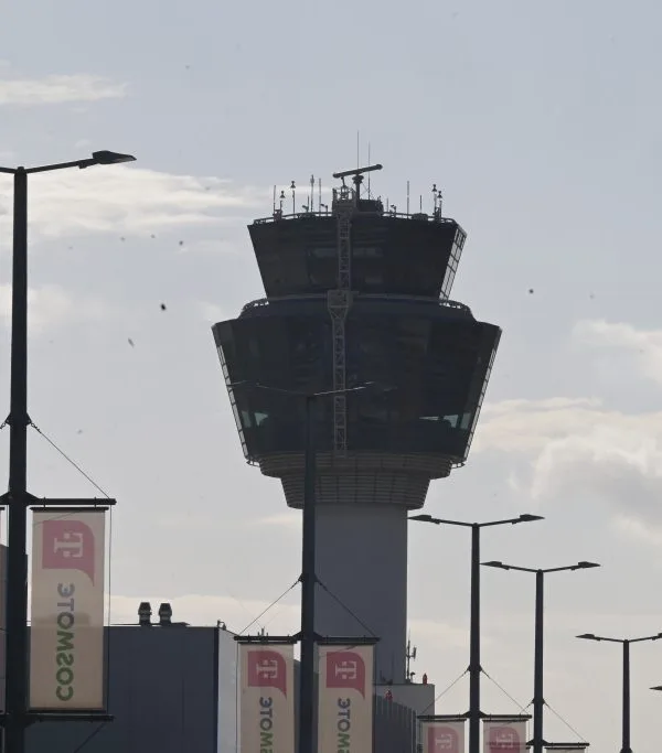 Με ένα μόνο ραντάρ λειτουργεί το αεροδρόμιο Αθηνών: Σοβαρές καταγγελίες των Ελεγκτών Εναέριας Κυκλοφορίας για την ΥΠΑ