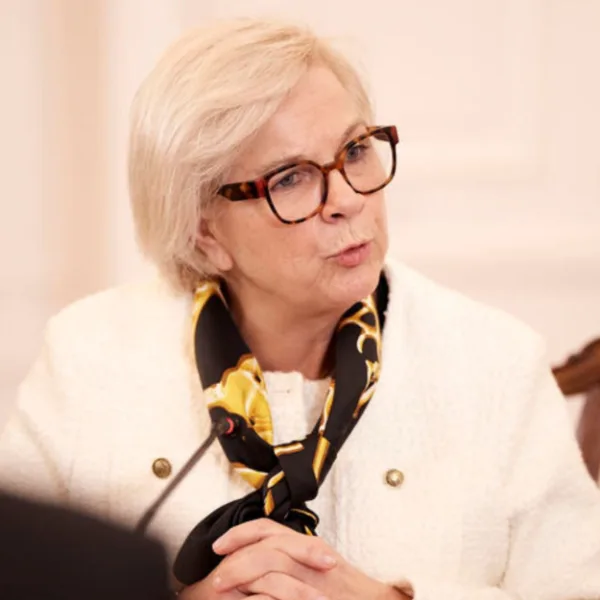 Η υπόθεση κατασκοπείας και η διόλου τυχαία επίσκεψη της γαλλίδας υπουργού Άμυνας