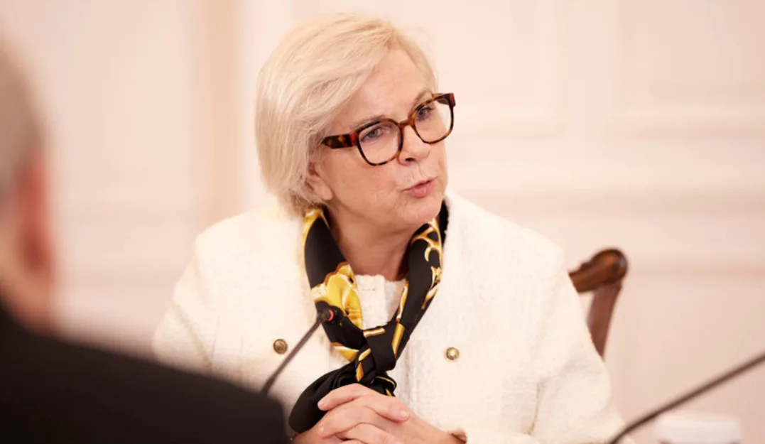 Η υπόθεση κατασκοπείας και η διόλου τυχαία επίσκεψη της γαλλίδας υπουργού Άμυνας