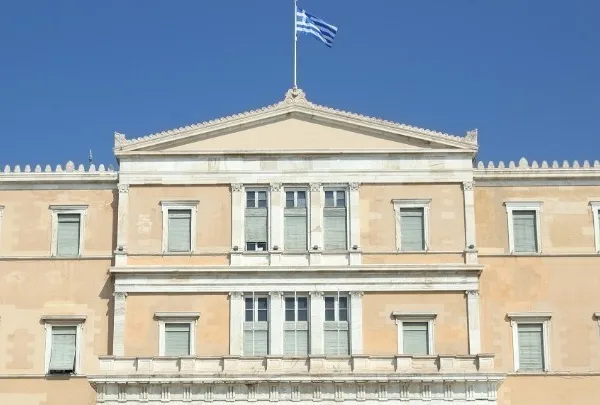 Explainer / Τι σηματοδοτεί η εκκίνηση της διαδικασίας αναθεώρησης του Συντάγματος;