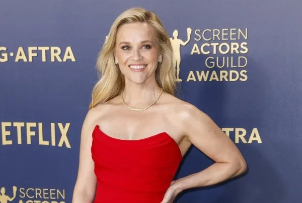 Συγκίνηση στο κόκκινο χαλί: Ρις Γουίδερσπουν και Τζένιφερ Γκάρνερ αποχαιρετούν τον Τζέιμς Βαν Ντερ Μπικ