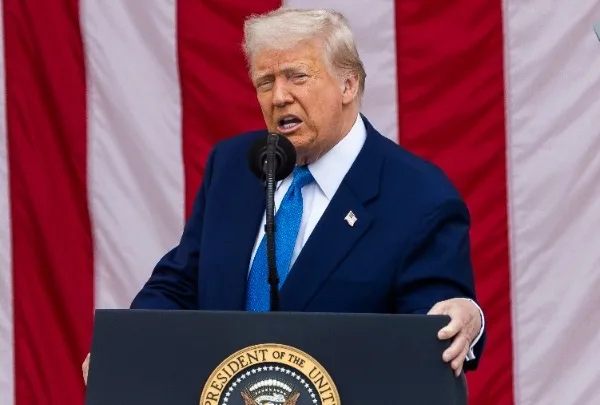 Ο Τραμπ ανακοινώνει 10 δισ. δολάρια για το «Συμβούλιο Ειρήνης» – Τελεσίγραφο 10 ημερών στο Ιράν