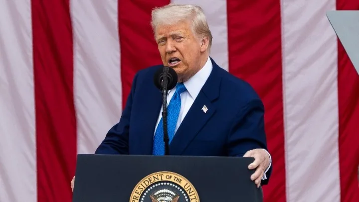 Ο Τραμπ ανακοινώνει 10 δισ. δολάρια για το «Συμβούλιο Ειρήνης» – Τελεσίγραφο 10 ημερών στο Ιράν