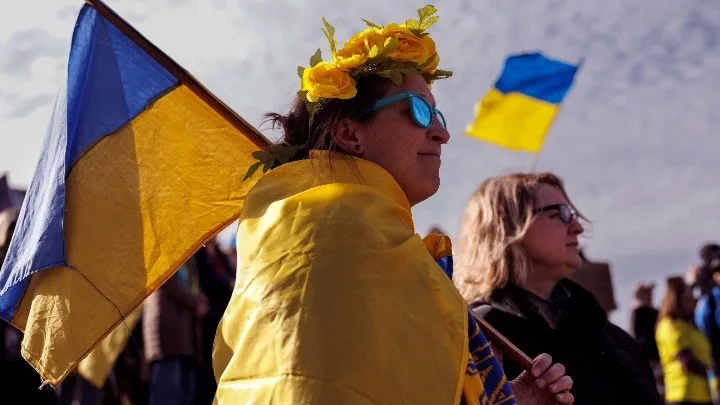 Ζώντας «ανάμεσα σε διασταυρούμενα πυρά»: Η μοναξιά μιας Ουκρανής στη Ρωσία τέσσερα χρόνια μετά την εισβολή