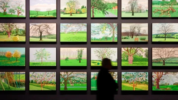 «English Garden»: Ο Ντέιβιντ Χόκνεϊ επιστρέφει στο Λονδίνο με ένα έργο-σταθμό