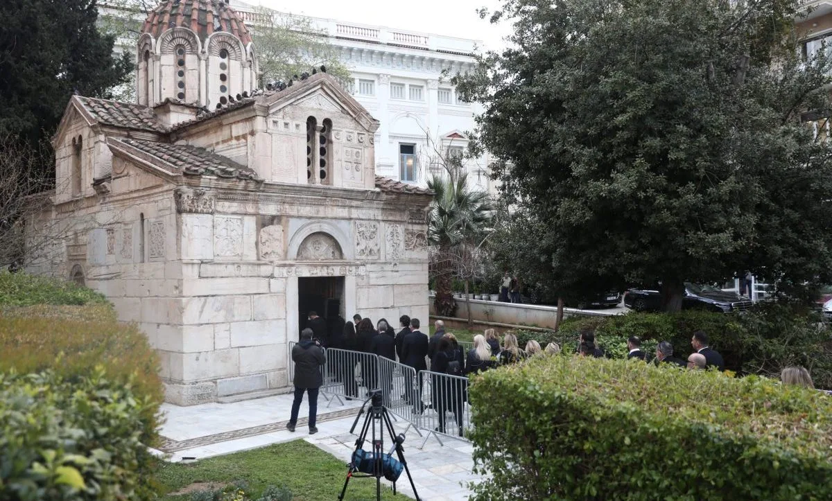 Το τελευταίο αντίο στη Μαρινέλλα – Λαϊκό προσκύνημα και συγκίνηση στη Μητρόπολη Αθηνών