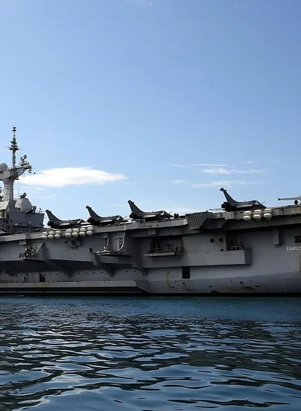 Γαλλικό αεροπλανοφόρο ανακατευθύνεται στην ανατολική Μεσόγειο