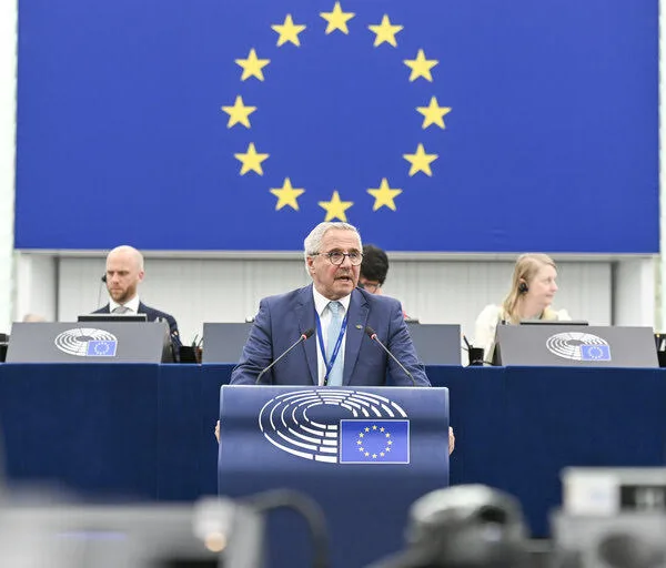 Γιάννης Μανιάτης: Ιστορικό καθήκον της γενιάς μας να παύσουμε την ενεργειακή εξάρτηση&hellip;