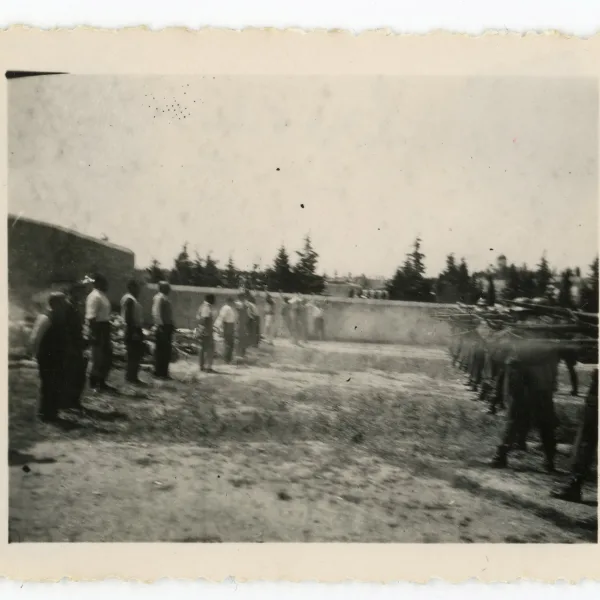 Καισαριανή 1944: Οι 200 που στάθηκαν όρθιοι μπροστά στο απόσπασμα&hellip;