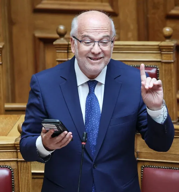 Τέμπη: Και τώρα ποιός είναι «για τα μπάζα»;