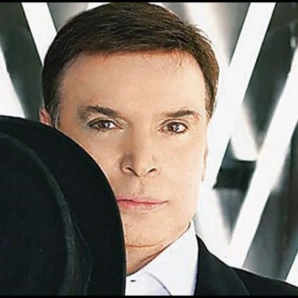 Πέθανε ο Γιώργος Μαρίνος – Ο άνθρωπος που καθιέρωσε το σύγχρονο ελληνικό σόου