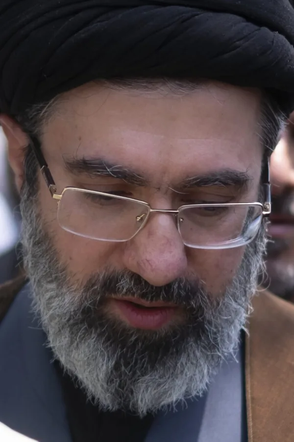 Διαδοχή Χαμενεΐ: Το σενάριο Μοτζταμπά και οι διαψεύσεις