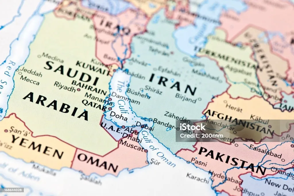 Στενά του Ορμούζ: Η Wall Street “βλέπει” μακροχρόνια ενεργειακή κρίση- Απειλές Τραμπ στους συμμάχους