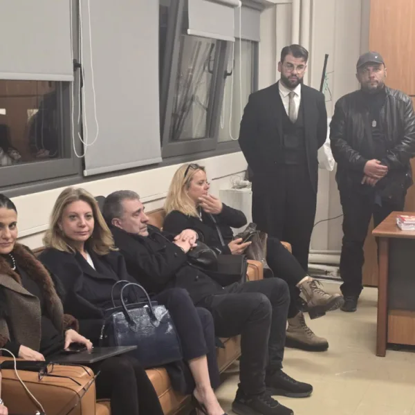 Τέμπη: Καταγγελίες Καρυστιανού για απαξίωση της δίκης και «ομερτά» στη Λάρισα