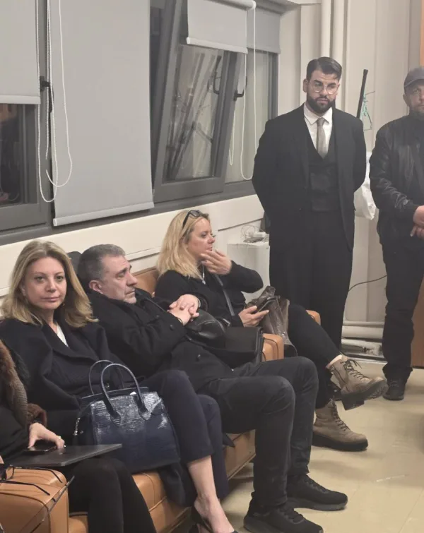 Τέμπη: Καταγγελίες Καρυστιανού για απαξίωση της δίκης και «ομερτά» στη Λάρισα