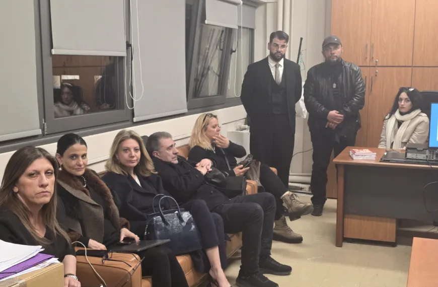Τέμπη: Καταγγελίες Καρυστιανού για απαξίωση της δίκης και «ομερτά» στη Λάρισα
