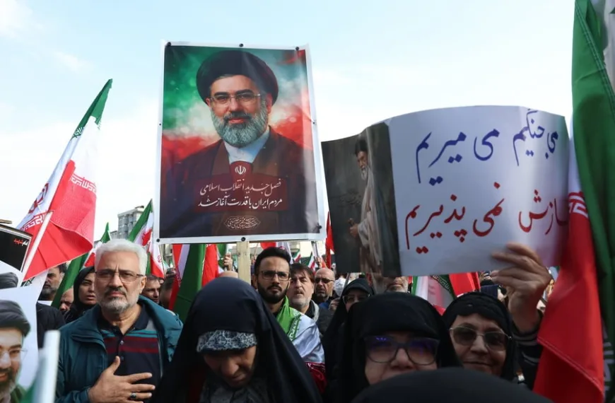 Μοτζταμπά Χαμενεΐ: Ο «αόρατος» ηγέτης του Ιράν και τα ερωτήματα γύρω από την εξουσία του