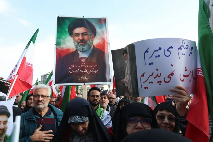 Μοτζταμπά Χαμενεΐ: Ο «αόρατος» ηγέτης του Ιράν και τα ερωτήματα γύρω από την εξουσία του