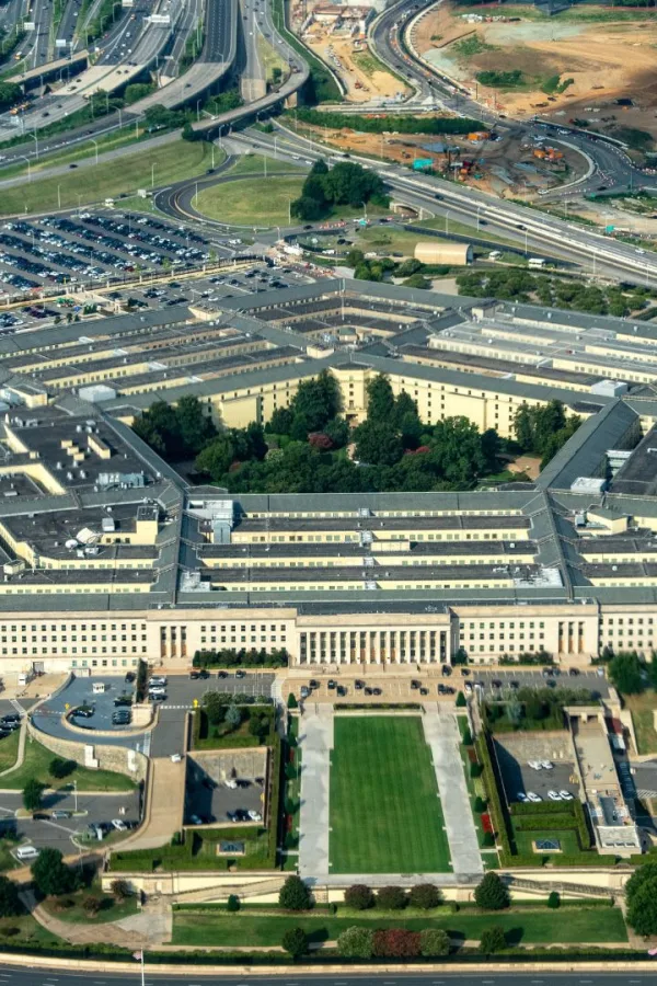 Σχέδια πολέμου μέχρι το φθινόπωρο: Το Πεντάγωνο ενισχύει τις υπηρεσίες πληροφοριών για τη σύγκρουση με το Ιράν