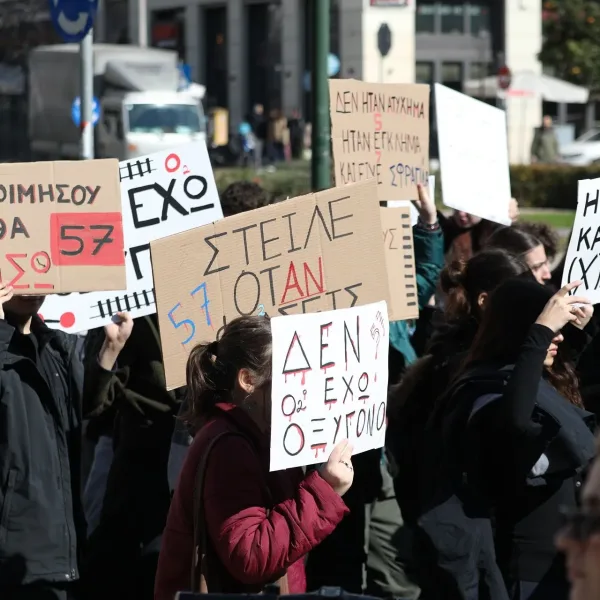 Δίκη για τα Τέμπη – “Τιμωρούν” τα θύματα, τους συγγενείς, τους συνηγόρους&hellip;