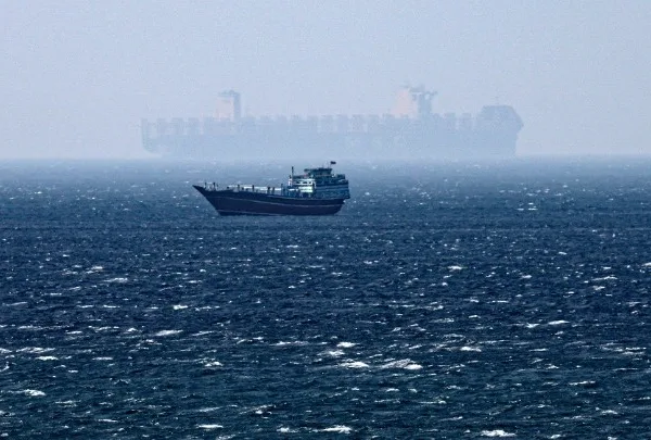 Ορμούζ: Ιρανικές απειλές για «φωτιά» στα πλοία και εκτίναξη του πετρελαίου στα 200 δολάρια