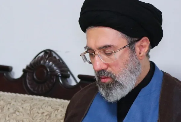 Το Ιράν υπέδειξε ότι ο γιος του Χαμενεΐ επελέγη ως ανώτατος ηγέτης