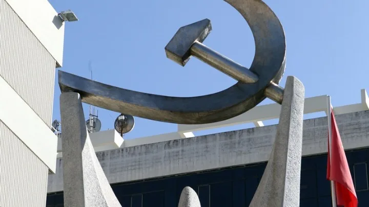 ΚΚΕ: Η εμπλοκή μας στον πόλεμο βαφτίζεται από τον πρωθυπουργό «εθνικό συμφέρον»