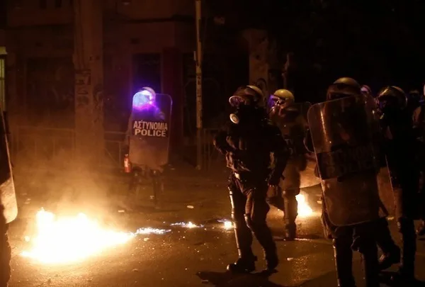 Εξάρχεια: Νυχτερινά επεισόδια με επιθέσεις σε αστυνομικές δυνάμεις και 114 προσαγωγές